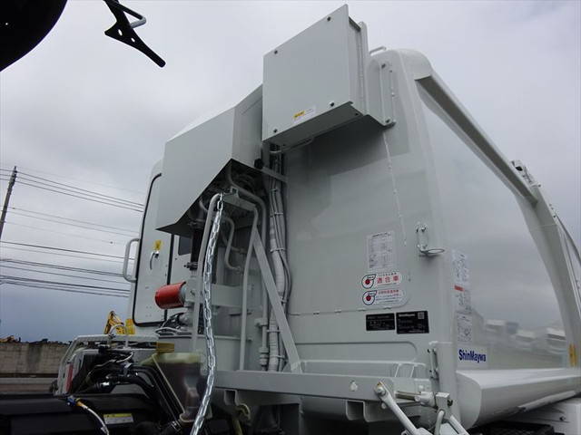 三菱ふそうキャンターパッカー車（塵芥車）小型（2t・3t）[写真26]