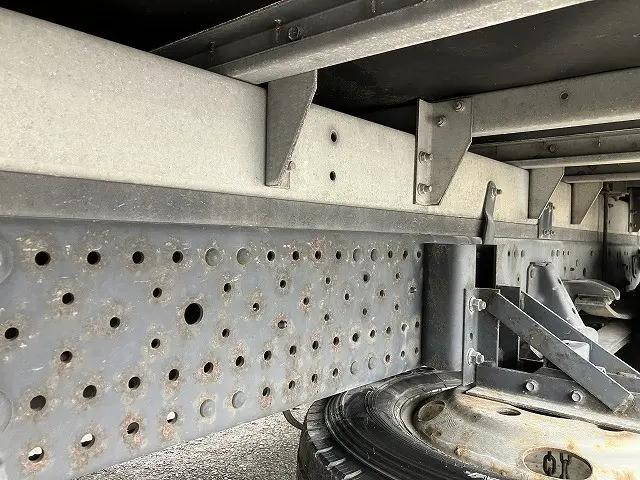 いすゞエルフアルミバン小型（2t・3t）[写真40]