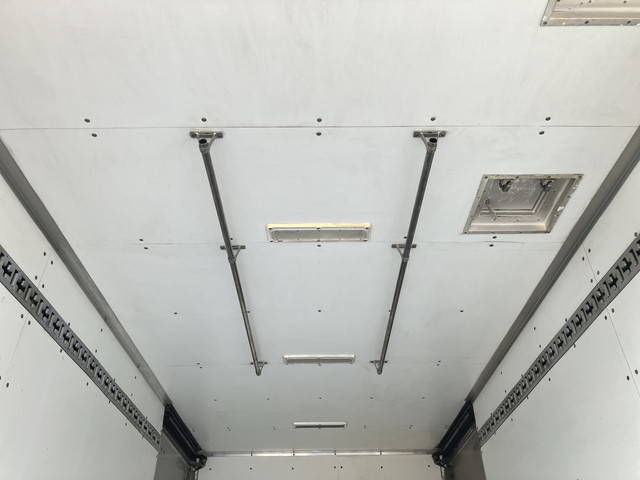 三菱ふそうキャンターアルミバン小型（2t・3t）[写真10]