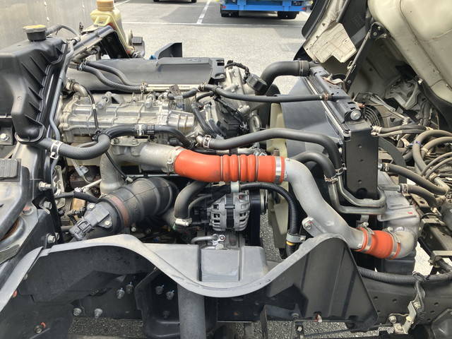 三菱ふそうキャンターアルミバン小型（2t・3t）[写真26]