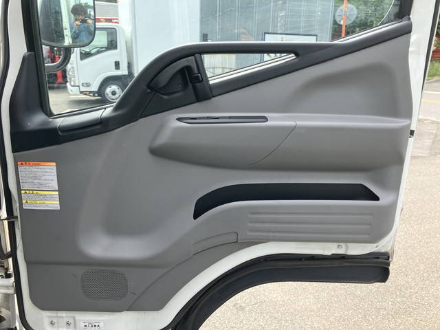 三菱ふそうキャンターアルミバン小型（2t・3t）[写真30]