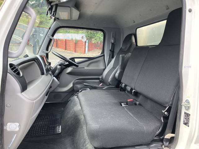 三菱ふそうキャンターアルミバン小型（2t・3t）[写真32]