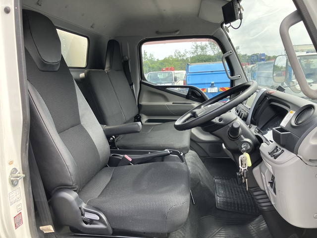 三菱ふそうキャンターアルミバン小型（2t・3t）[写真33]