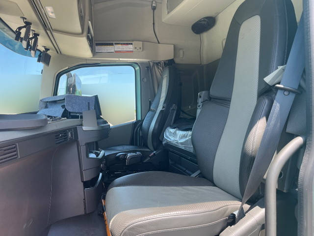 ボルボその他の車種トレーラーヘッド（トラクターヘッド）大型（10t）[写真28]