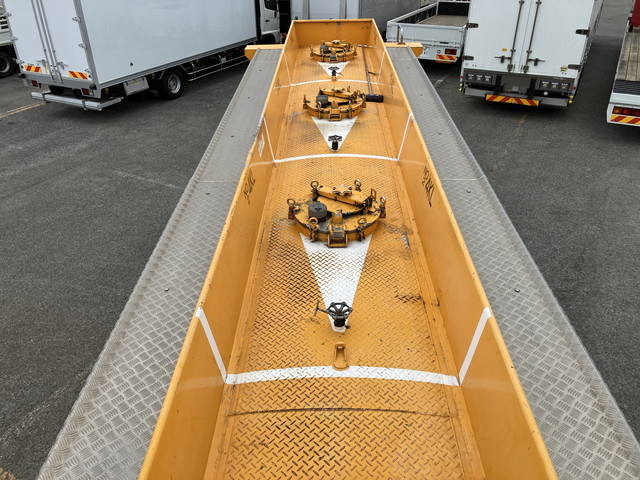 UDトラックスクオンタンク車（タンクローリー）大型（10t）[写真13]