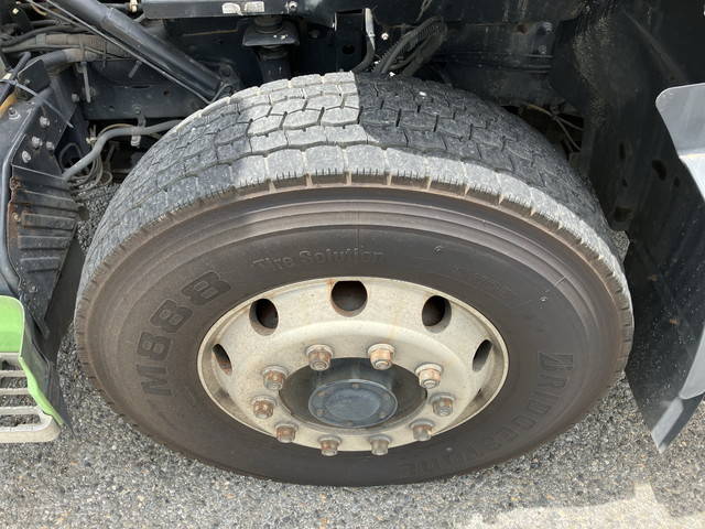 UDトラックスクオンタンク車（タンクローリー）大型（10t）[写真20]