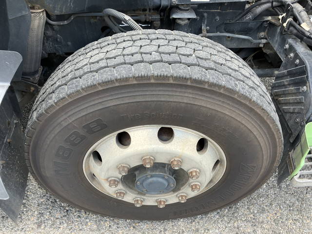 UDトラックスクオンタンク車（タンクローリー）大型（10t）[写真21]