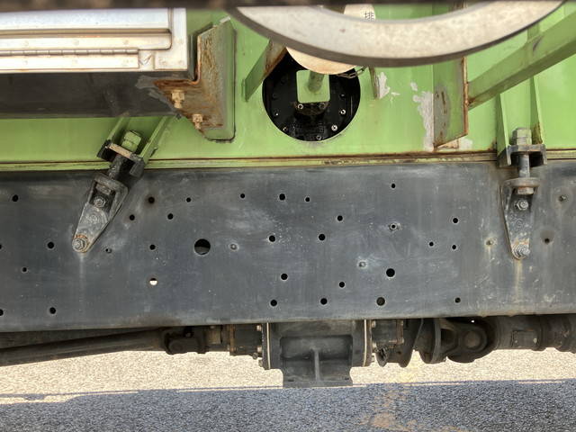 UDトラックスクオンタンク車（タンクローリー）大型（10t）[写真24]