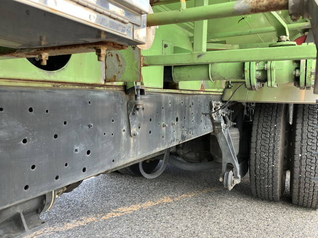 UDトラックスクオンタンク車（タンクローリー）大型（10t）[写真27]