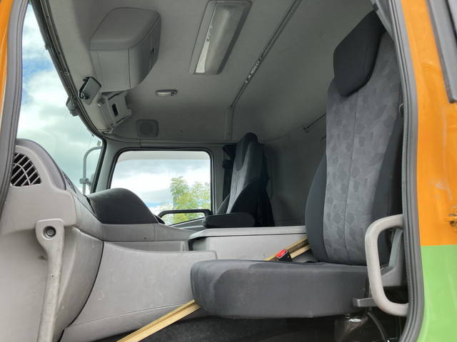 UDトラックスクオンタンク車（タンクローリー）大型（10t）[写真32]