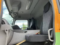 UDトラックスクオンタンク車（タンクローリー）大型（10t）[写真33]