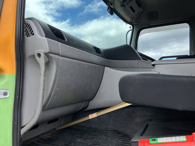 UDトラックスクオンタンク車（タンクローリー）大型（10t）[写真34]