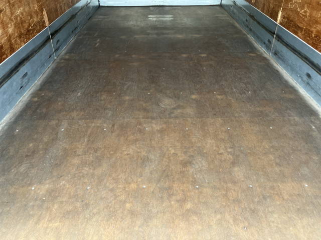 いすゞエルフアルミバン小型（2t・3t）[写真16]