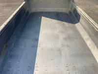 UDトラックスクオンダンプ大型（10t）[写真12]