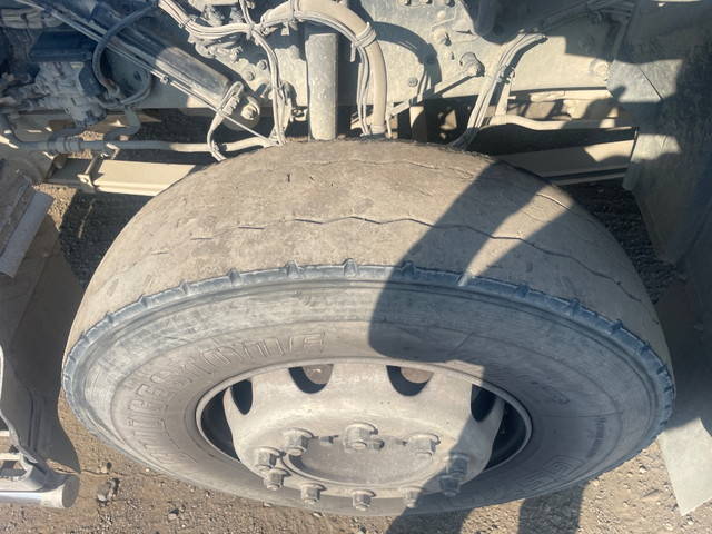 UDトラックスクオンダンプ大型（10t）[写真16]