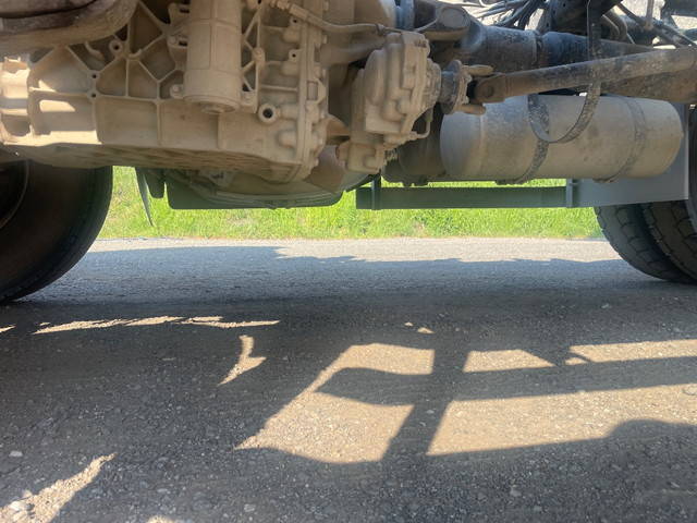 UDトラックスクオンダンプ大型（10t）[写真23]