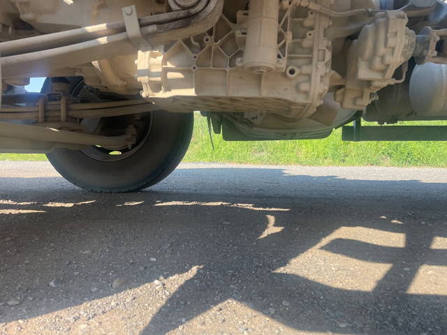 UDトラックスクオンダンプ大型（10t）[写真24]