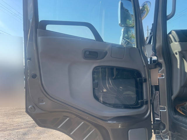 UDトラックスクオンダンプ大型（10t）[写真27]