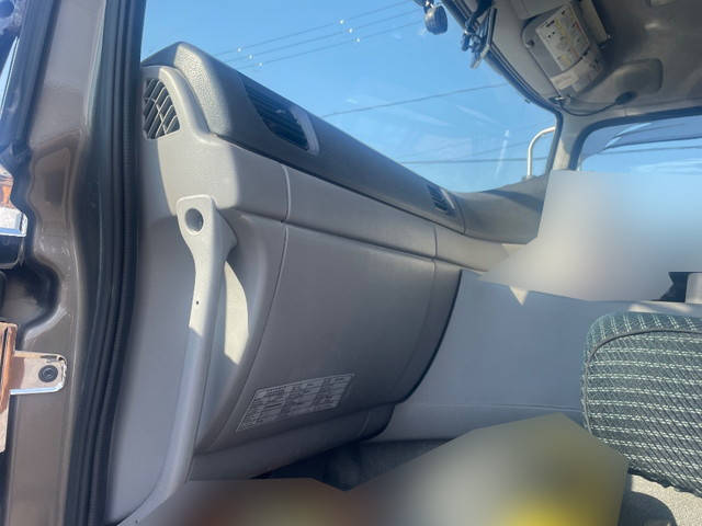 UDトラックスクオンダンプ大型（10t）[写真31]