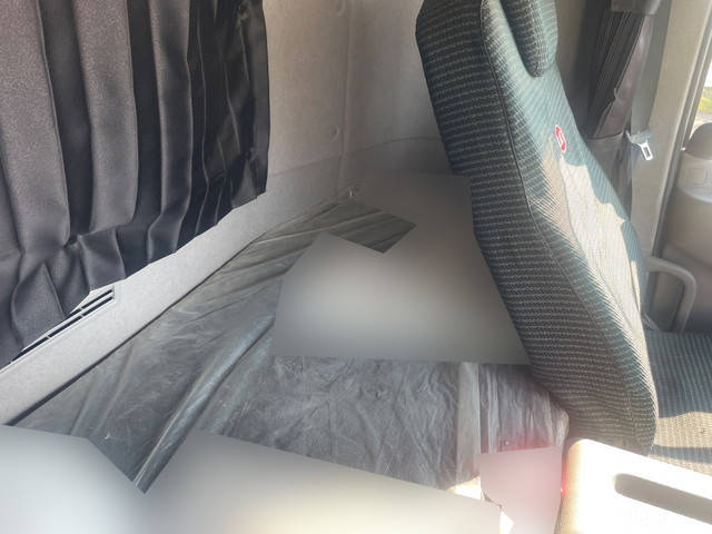 UDトラックスクオンダンプ大型（10t）[写真32]