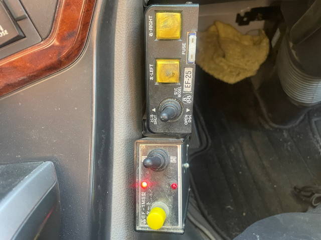 UDトラックスクオンダンプ大型（10t）[写真36]