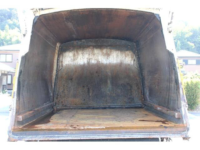 UDトラックスコンドルパッカー車（塵芥車）増トン（6t・8t）[写真18]