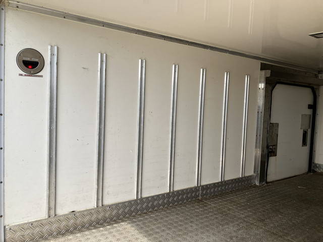 いすゞエルフ冷凍車（冷蔵車）小型（2t・3t）[写真13]