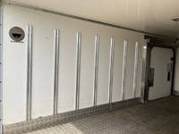 いすゞエルフ冷凍車（冷蔵車）小型（2t・3t）[写真14]