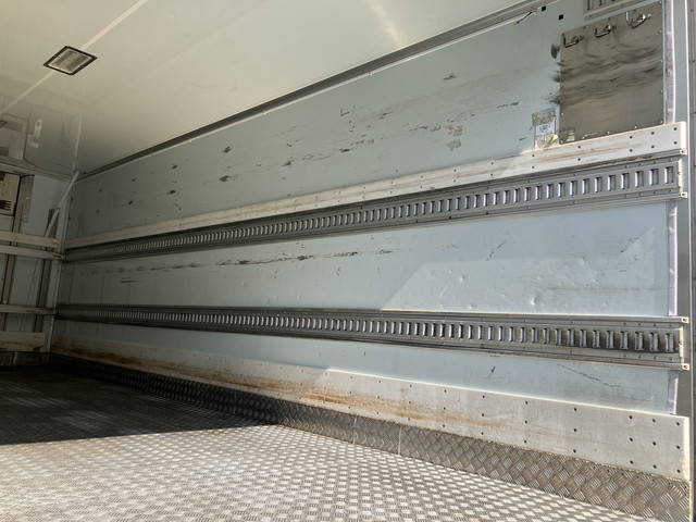 日野レンジャー冷凍車（冷蔵車）中型（4t）[写真12]