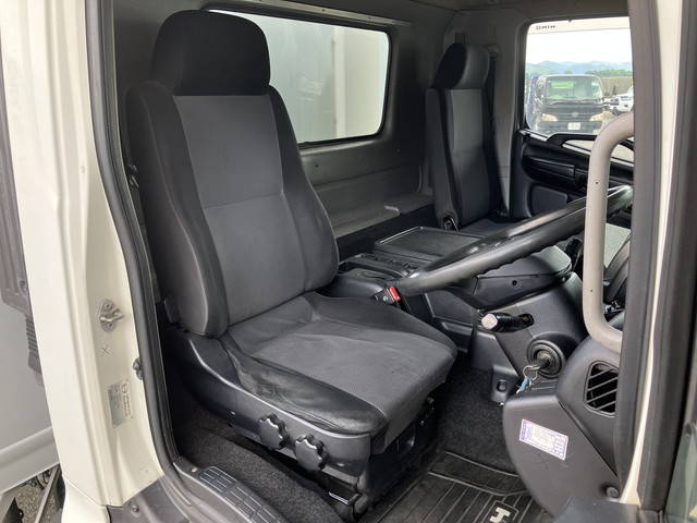 日野レンジャー冷凍車（冷蔵車）中型（4t）[写真32]