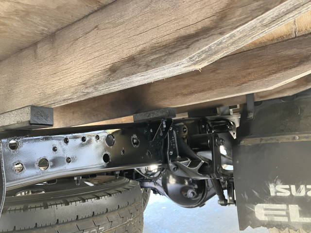 いすゞエルフ平ボディ小型（2t・3t）[写真21]