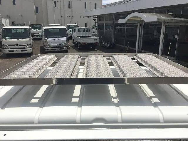 三菱ふそうキャンター平ボディ小型（2t・3t）[写真12]