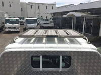 三菱ふそうキャンター平ボディ小型（2t・3t）[写真15]