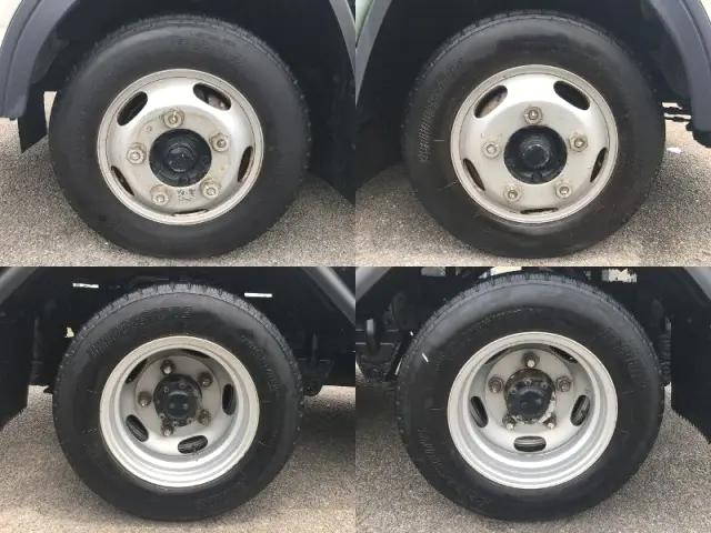 三菱ふそうキャンター平ボディ小型（2t・3t）[写真20]