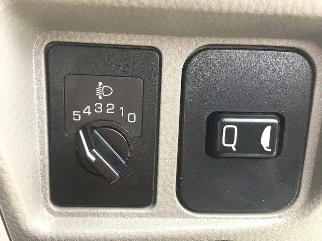 三菱ふそうキャンター平ボディ小型（2t・3t）[写真22]