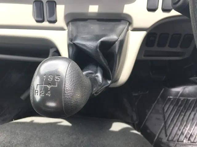 三菱ふそうキャンター平ボディ小型（2t・3t）[写真26]