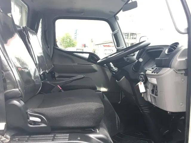 三菱ふそうキャンター平ボディ小型（2t・3t）[写真27]