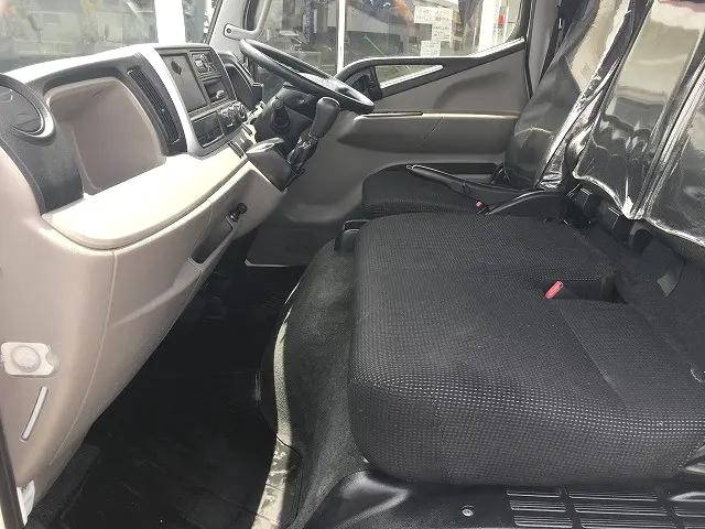 三菱ふそうキャンター平ボディ小型（2t・3t）[写真28]