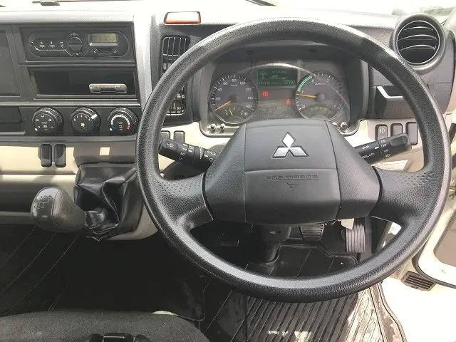 三菱ふそうキャンター平ボディ小型（2t・3t）[写真32]