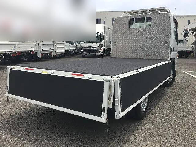 三菱ふそうキャンター平ボディ小型（2t・3t）[写真09]