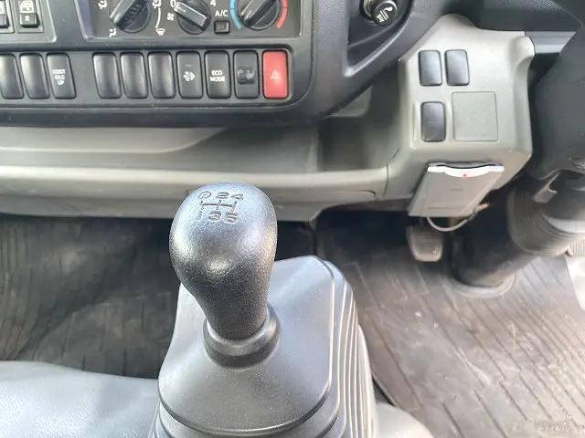 日野デュトロダブルキャブ（Wキャブ）小型（2t・3t）[写真20]