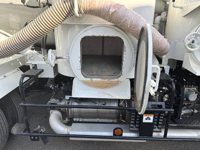 日野レンジャー汚泥吸引車中型（4t）[写真10]