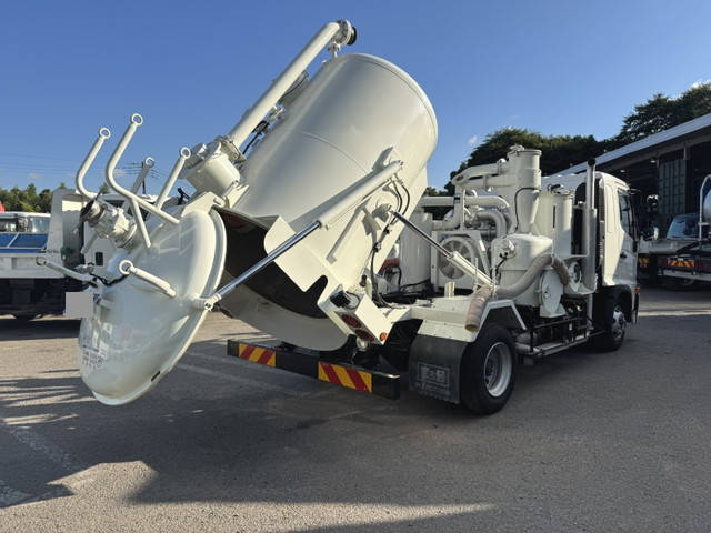 日野レンジャー汚泥吸引車中型（4t）[写真02]