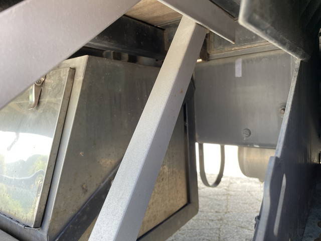 UDトラックスクオンアルミブロック大型（10t）[写真17]