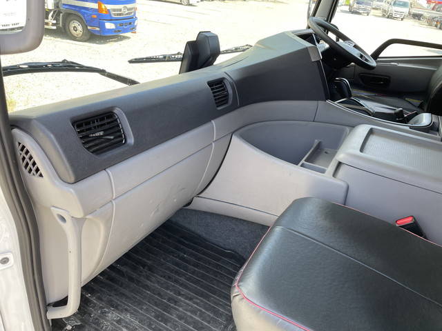 UDトラックスクオンアルミブロック大型（10t）[写真28]