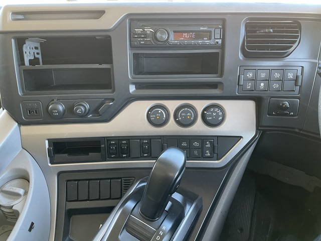 UDトラックスクオンアルミブロック大型（10t）[写真32]