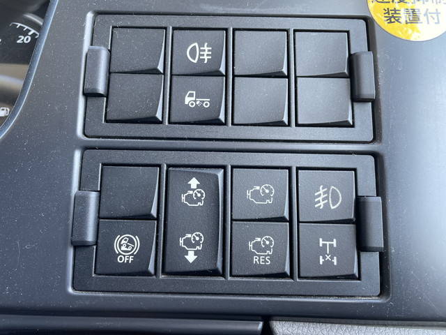 UDトラックスクオンアルミブロック大型（10t）[写真35]