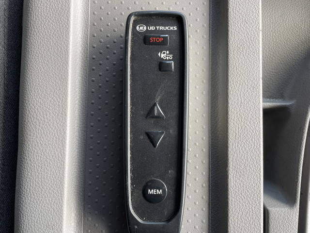 UDトラックスクオンアルミブロック大型（10t）[写真36]