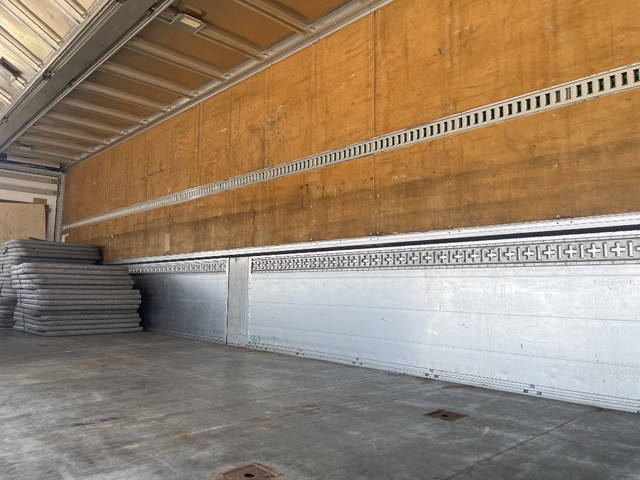 UDトラックスクオンアルミウイング大型（10t）[写真03]