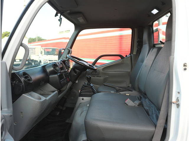 日野デュトロ平ボディ小型（2t・3t）[写真32]